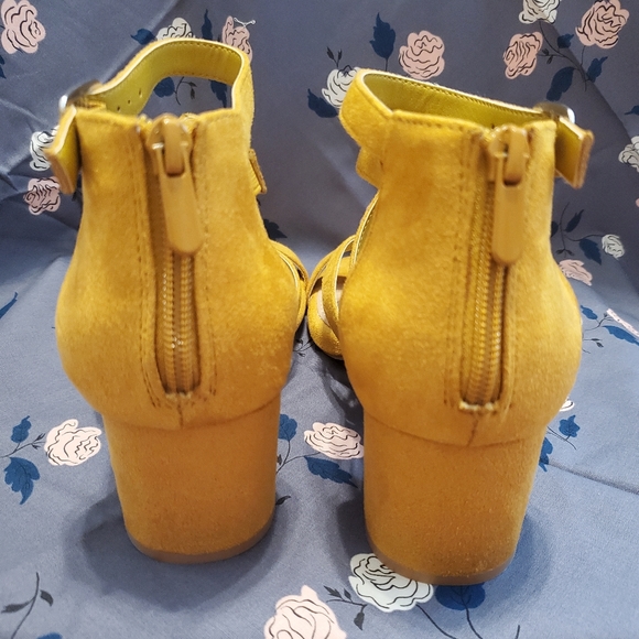 Torrid mustard wrap block heels - Picture 2 of 5